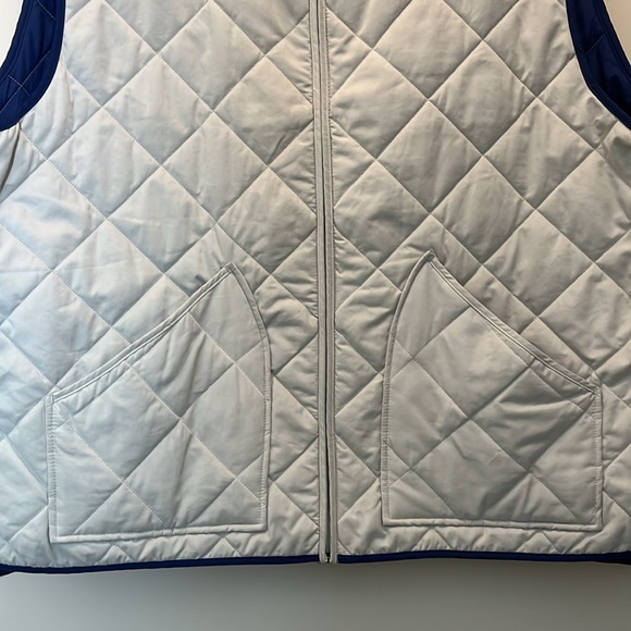 Crown & Ivy Quilted Light Gray & Navy Vest Size 2X - Picture 4 of 8